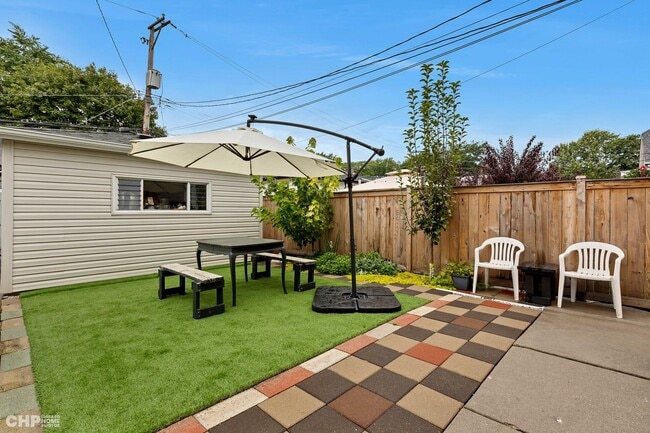 Building Photo - 3008 N Spaulding Ave