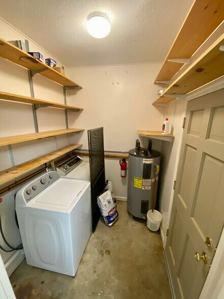 Building Photo - 1443 Palisades Rd