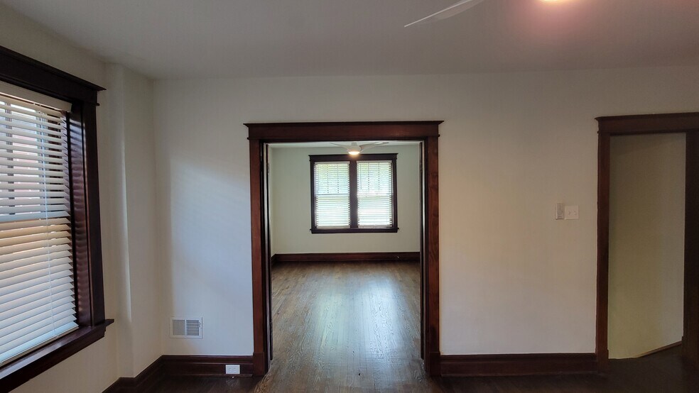 Building Photo - 5537 Holly Hills Ave