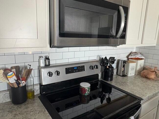 Building Photo - 6469 Bellavia Ln