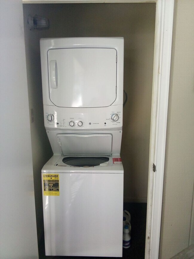 Building Photo - 1920 Bent Grass Dr