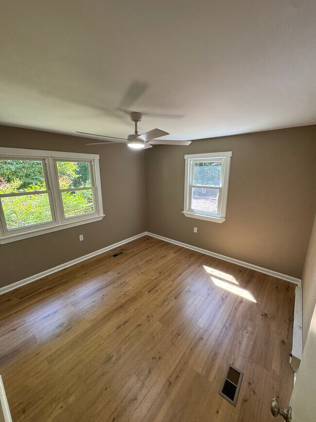 Building Photo - 3671 Sandy Creek Rd