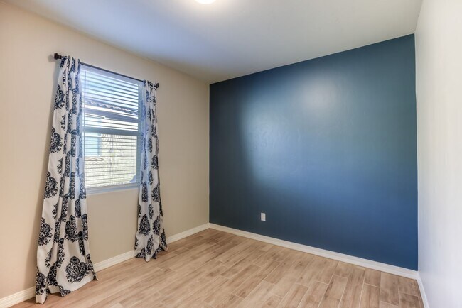 Building Photo - Very Special Oro Valley Home with Pool and Mountain Views!