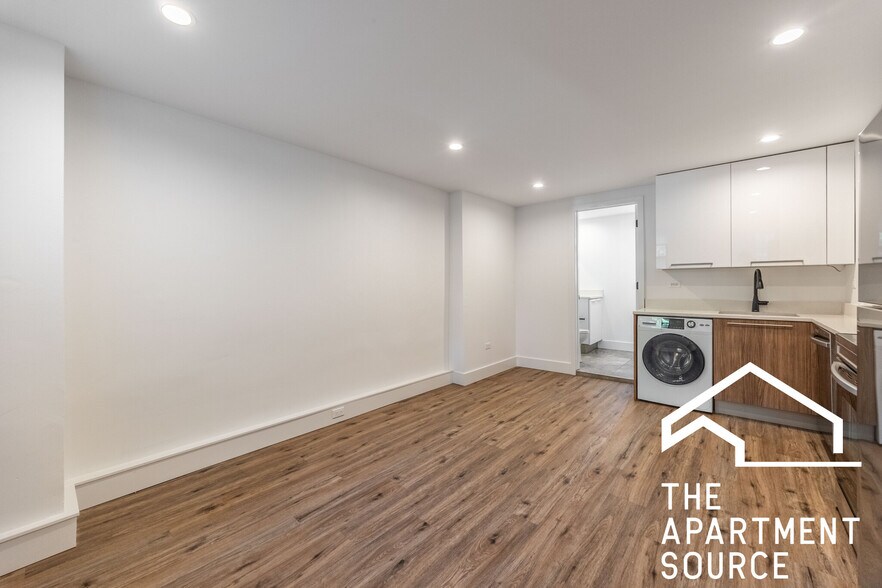 Building Photo - 941 W Carmen Ave