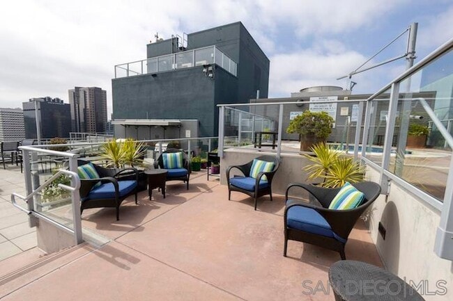 Building Photo - $2,000/month 467 sq/ft Studio at Smart Cor...