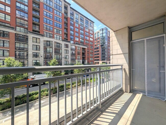Building Photo - 1125 Maxwell Ln