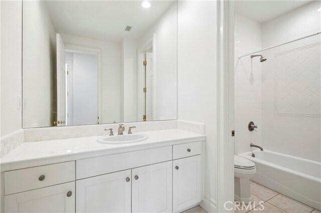 Building Photo - 15 Jupiter Hills Dr