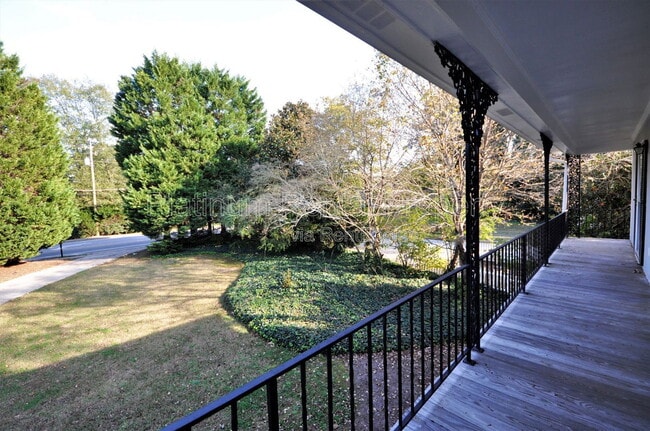 Building Photo - 5614 Chamblee Dunwoody Rd