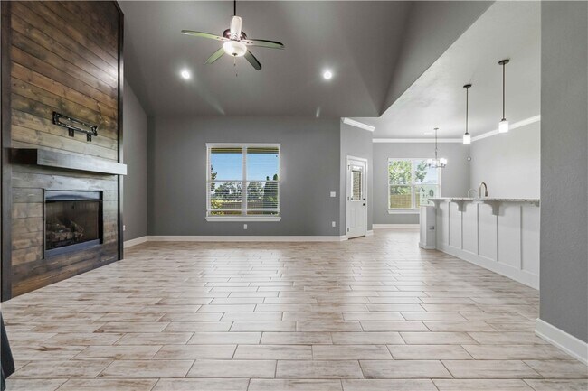 Building Photo - 1340 Sweetbriar Cir