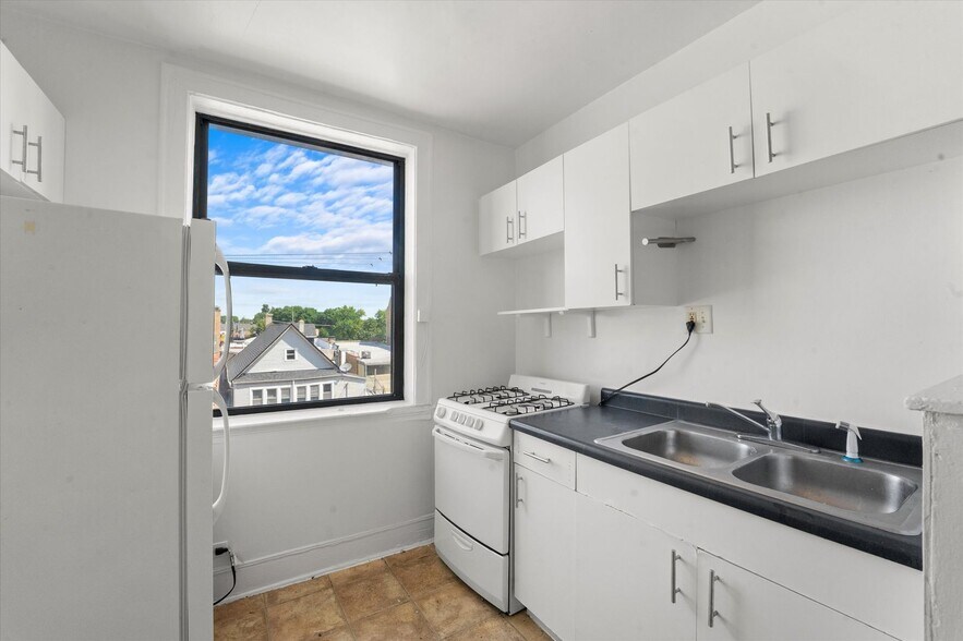 Building Photo - 2322 N Spaulding Ave