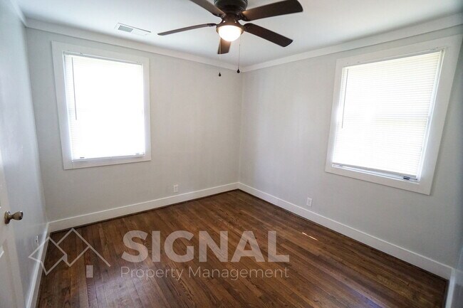 Building Photo - 3909 39th Ct N