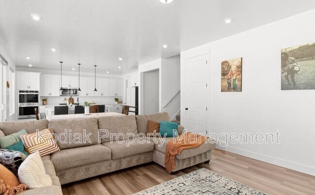 Building Photo - 127 N 4450 W