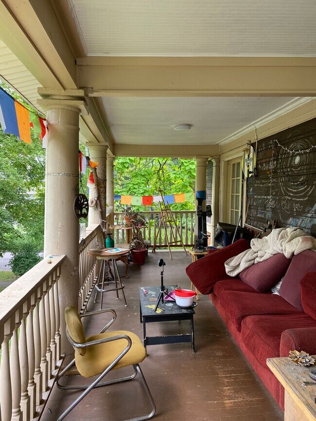 Building Photo - 560 Allen St