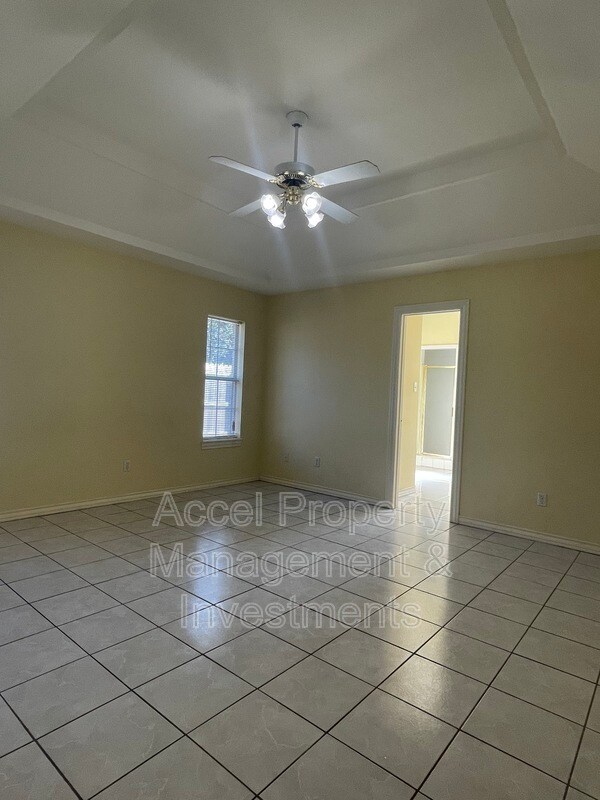 Building Photo - 512 Xanthisma Ave