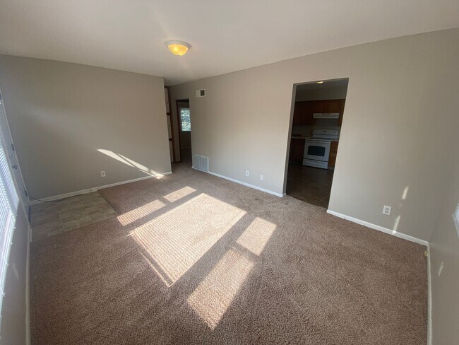 Building Photo - 2 Bedroom Home on South Union!