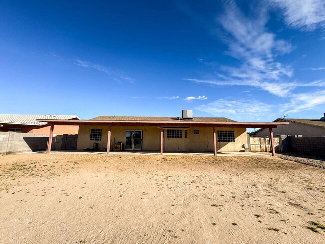 Building Photo - "Newly Renovated 4-Bedroom, 2 Bathroom Home in Yuma!"