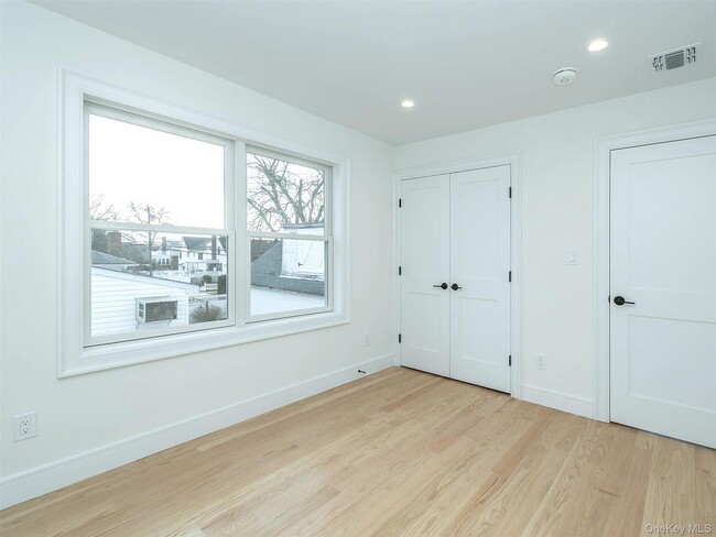 Building Photo - 35 Dunwood Rd