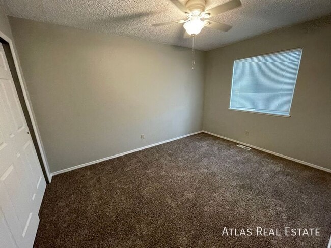 Building Photo - 4920 Braddock Dr