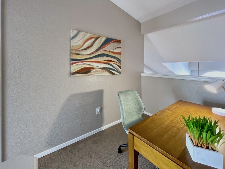 Office loft - 5462 Gold Rush Dr NW