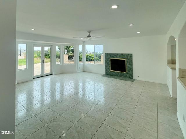 Building Photo - 1148 Colina Vista