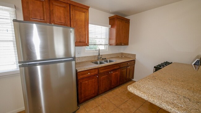 Building Photo - 2nd Floor 1 bedroom 1 bath apartment in PB - 1 CAR GARAGE