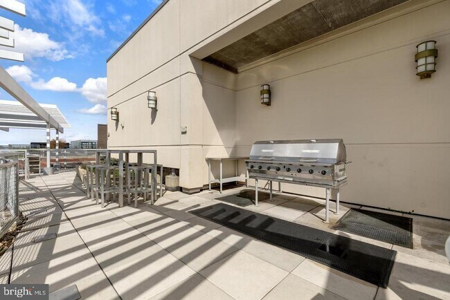 Building Photo - 1025 1st St SE