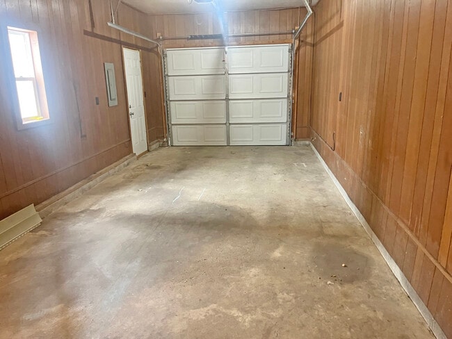 Building Photo - Redwood