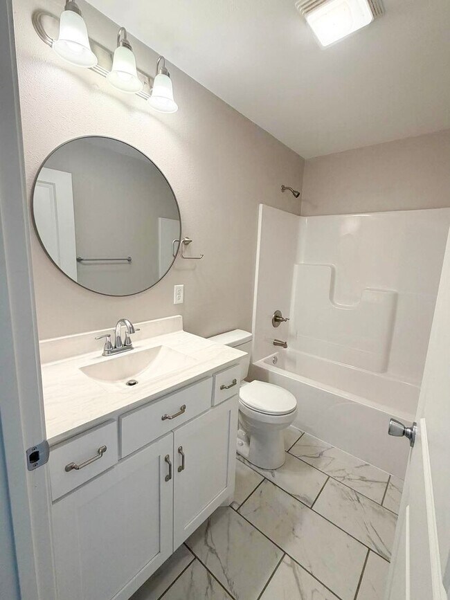 Building Photo - Beautiful Duplex in Jackson