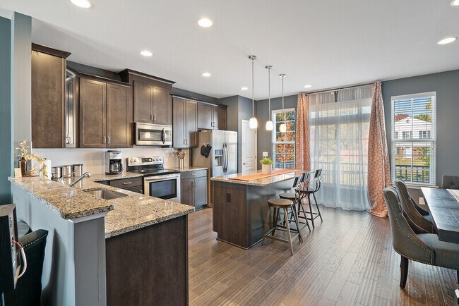 Building Photo - 8292 Heritage Crossing Ct
