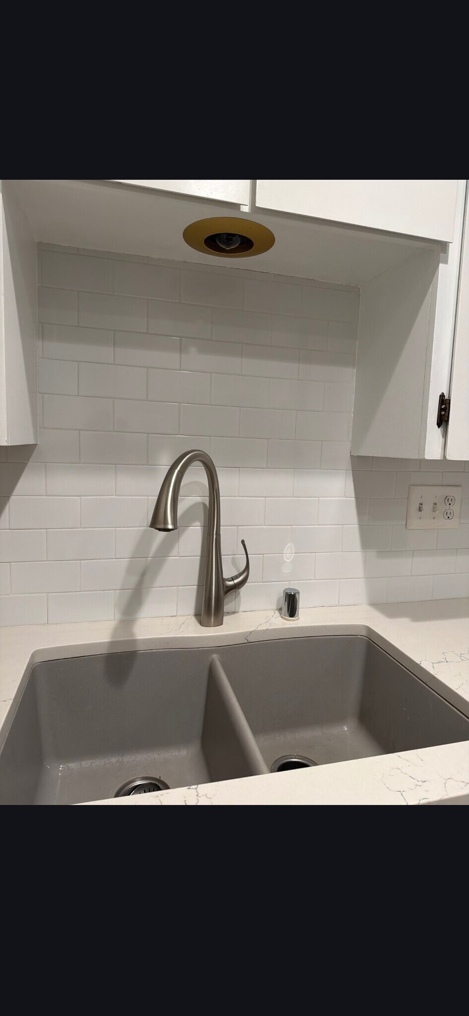 Building Photo - 512 E Ave