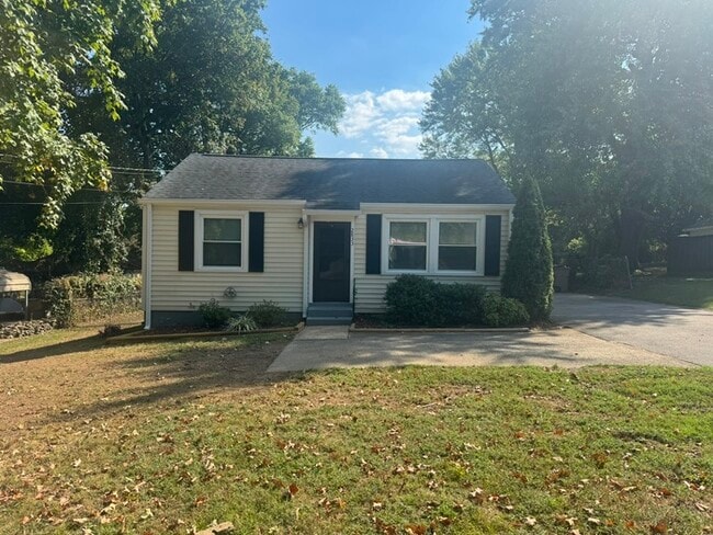 Primary Photo - 2833 Colonial Cir