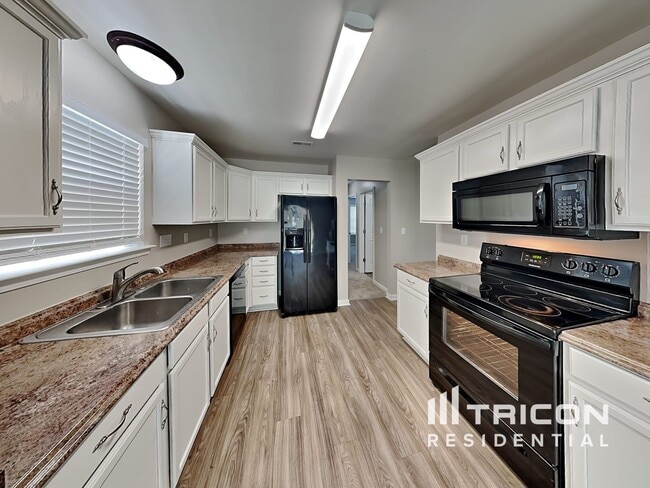 Building Photo - 2117 Clear Brook Dr