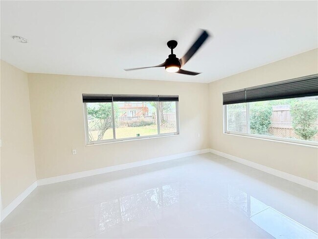 Building Photo - 4866 Huntington St NE