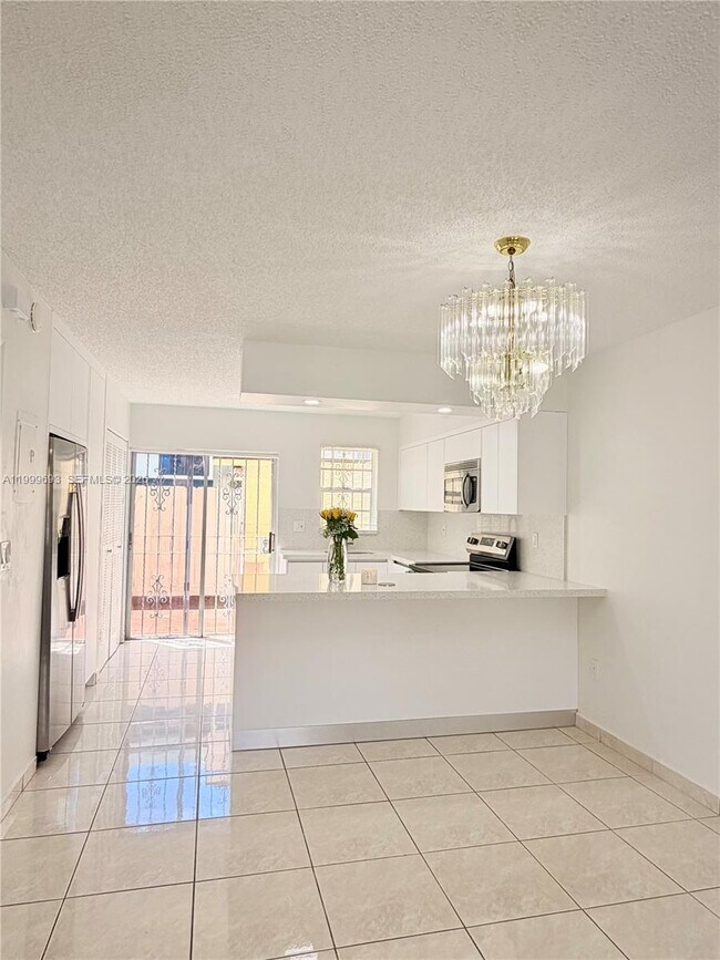 Building Photo - 1460 W 41st St