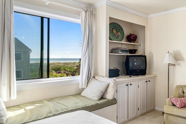 Building Photo - 3385 Coastal Hwy