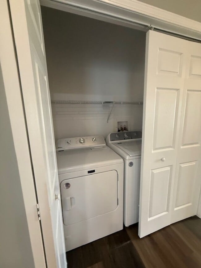 Building Photo - Charming 3-bedroom/2-bathroom single family home in Washington, IL