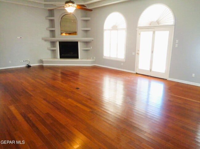 Building Photo - 2120 Greenlee Dr