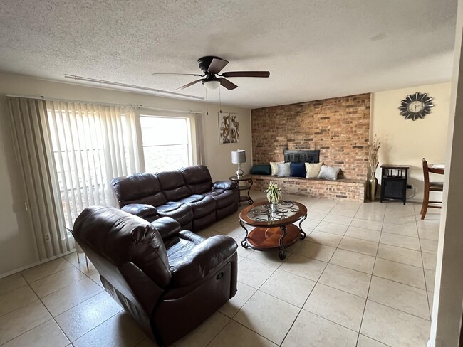 Building Photo - 9209 Darlina Dr