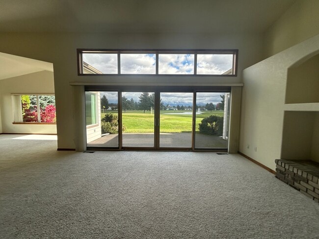 Building Photo - Beautiful Home on Village Greens with Vaul...