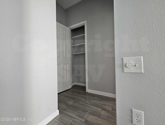 Building Photo - 10550 Baymeadows Rd