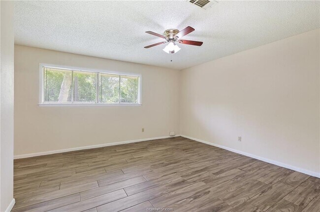 Building Photo - 1200 Holleman Dr
