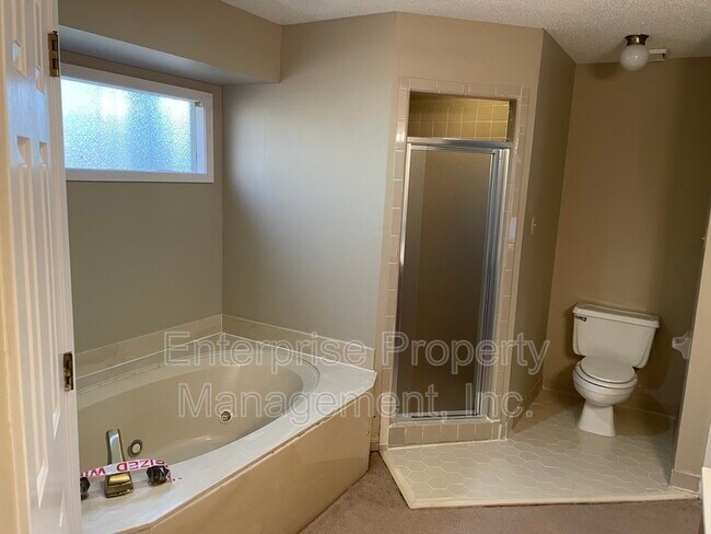 Building Photo - 384 Sherburne Cove