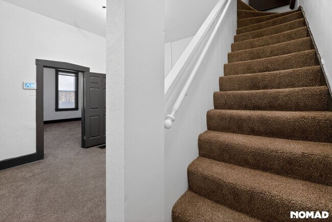 Building Photo - Charming 2BR Townhome in Saint Louis