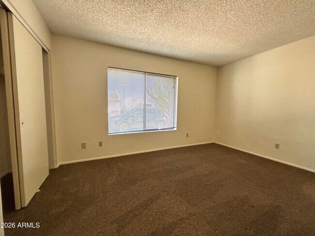 Building Photo - 1032 E Villa Maria Dr
