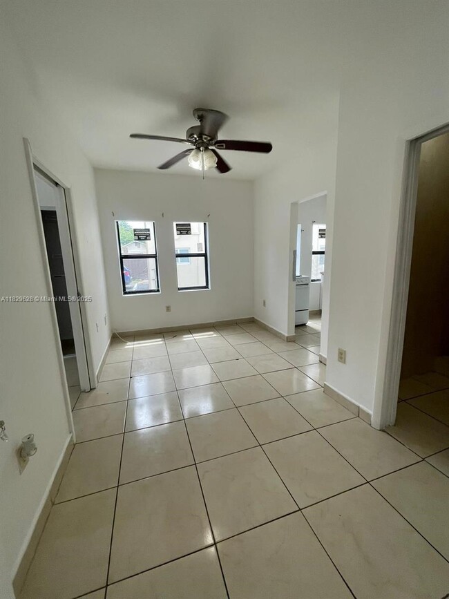 Primary Photo - 1140 NW 4th St