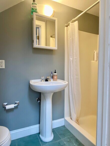 Building Photo - 241 River St