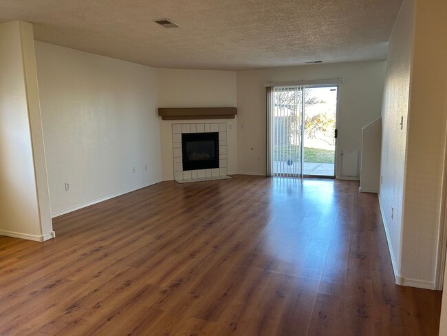 Building Photo - Move-In Special! $100 Off Per Month | 5 be...