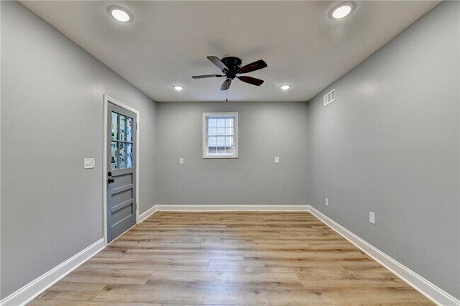 Building Photo - 478 Dorsey Cir SW
