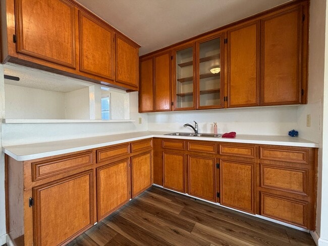 Building Photo - THREE BEDROOM ONE BATH HOME