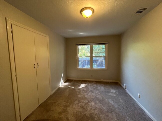 Building Photo - 2280 Summerfield Rd